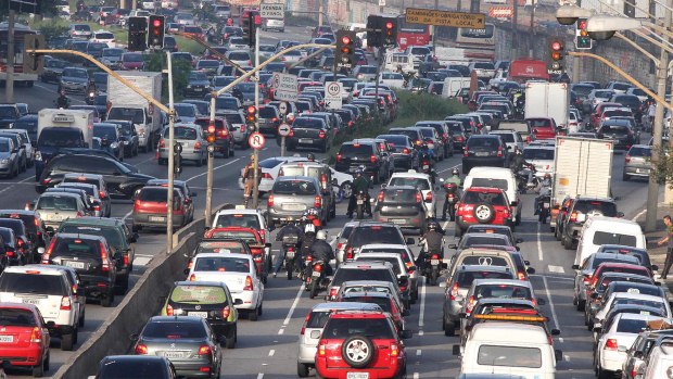 Trânsito na Radial Leste, em São Paulo. Número de carros na cidade cresceu 68,2% entre 2001 e 2011