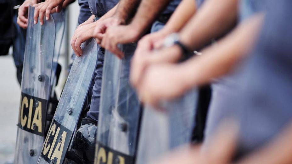 Policiais no estádio do Morumbi antes da partida entre São Paulo e Corinthians