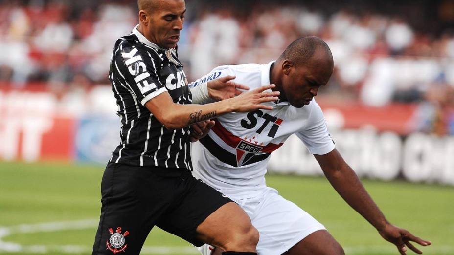 Partida entre São Paulo e Corinthians na semifinal do Campeonato Paulista no estádio do Morumbi