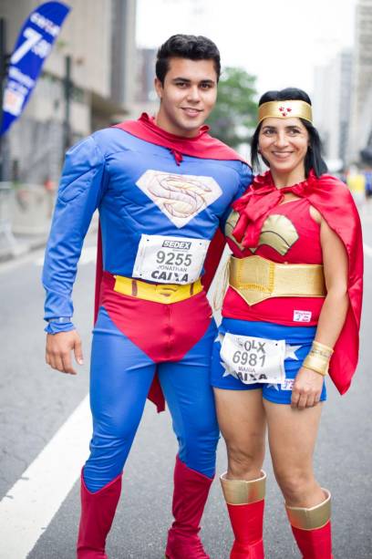 Casal aguarda início da São Silvestre