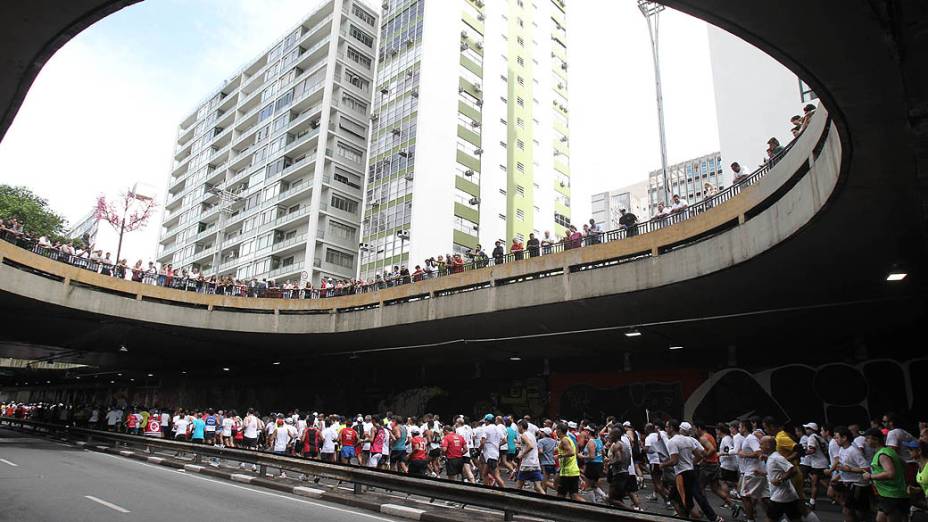 A tradicional Corrida da São Silvestre chega à 88ª edição reunindo grandes nomes do atletismo mundial e amadores, que fazem a festa pelas ruas de São Paulo, nesta segunda-feira (31)