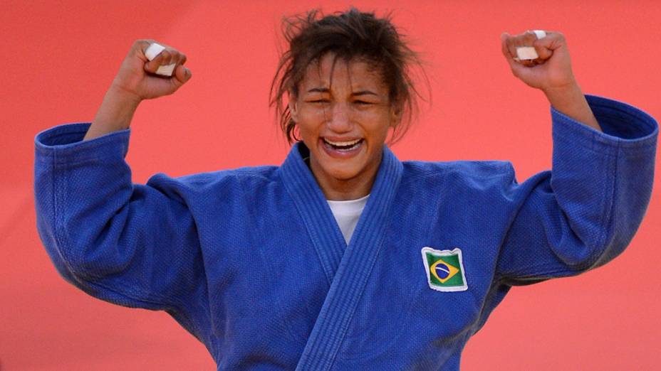 Sarah Menezes conquista ouro inédito para o Brasil. Piauiense vence romena e conquista melhor classificação para o judô feminino do país