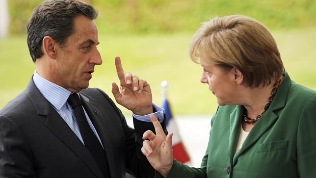 O presidente francês Nicolas Sarkozy e a chanceler alemã Angela Merkel