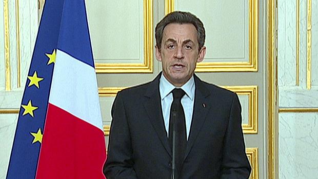 "Vamos reprimir a propagação de ideologias extremistas com crime previsto no Código Penal", afirmou Sarkozy