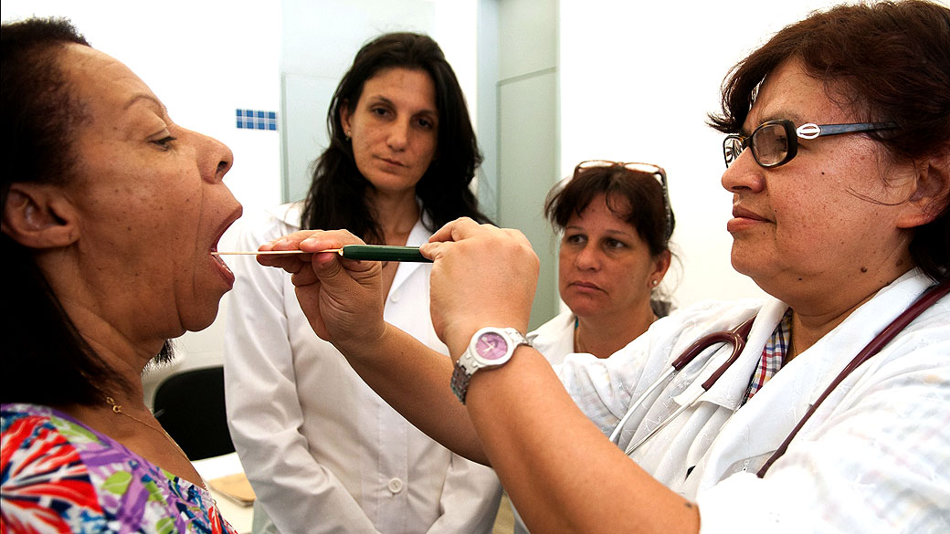 Médica cubana do programa 'Mais Médicos' ganhará mais. Ministério da Saúde anunciou aumento de repasse