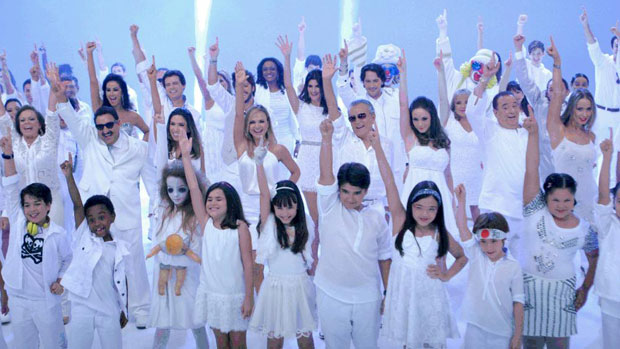 Menina-fantasma participa de vinheta de fim de ano do SBT