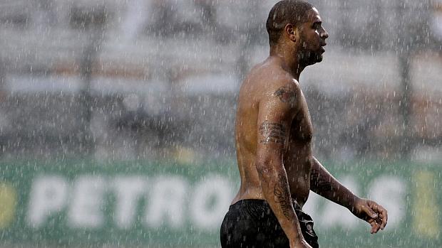 Se recuperando de lesões e fora de forma, Adriano estreou pelo Corinthians no começo de outubro, contra o Atlético-GO