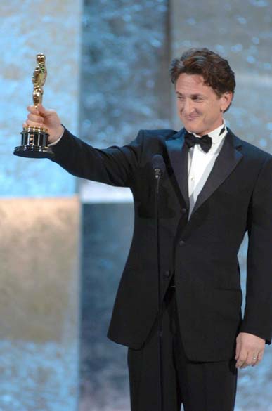 Em 2003, Sean Penn recebeu o Oscar de melhor ator pela sua atuação em Sobre Meninos e Lobos, dirigido por Clint Eastwood