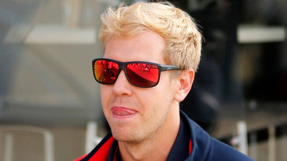 O piloto Sebastian Vettel apareceu com os cabelos descoloridos nesta quinta, na Bélgica