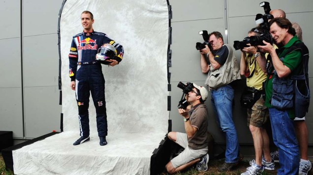 Sebastian Vettel posa para o retrato oficial antes do GP da Austrália, em 26/03/2009<br>