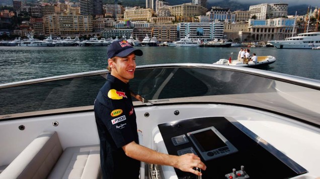 Sebastian Vettel pilota lancha em Mônaco, em 12/05/2010