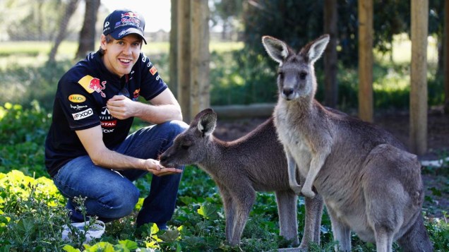 Sebastian Vettel visita fazenda em Melbourne antes do GP da Austrália, em 23/03/2011