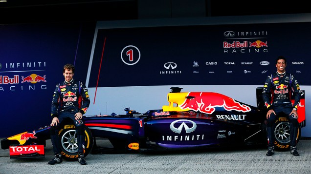 Com Sebastian Vettel e Daniel Ricciardo a Red Bull lançou nesta terça-feira (28) seu novo carro para a temporada 2014 da categoria, o RB10