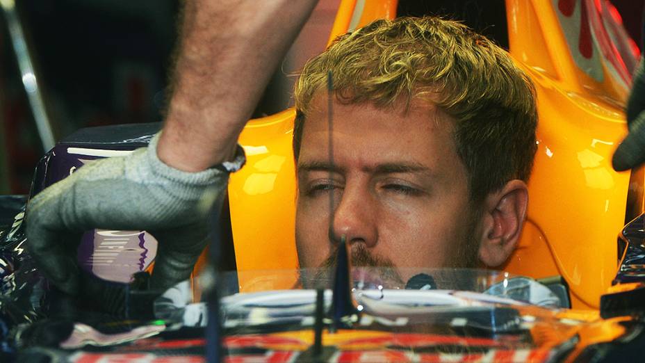 Sebastian Vettel se prepara para fazer a volta classificatória no circuito de Interlagos, em São Paulo