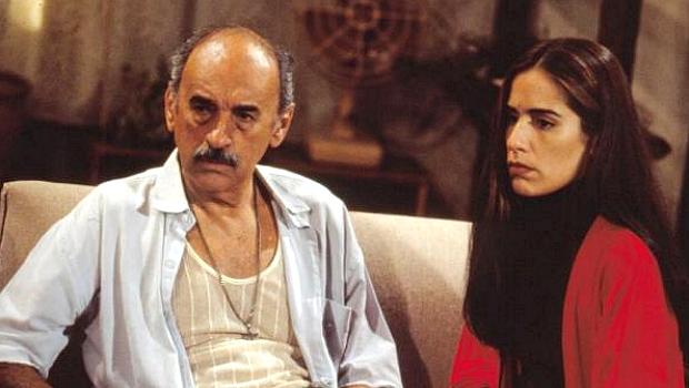 Sebastião Vasconcelos e Glória Pires em cena de Mulheres de Areia Sebastião Vasconcelos e Glória Pires em cena de Mulheres de Areia