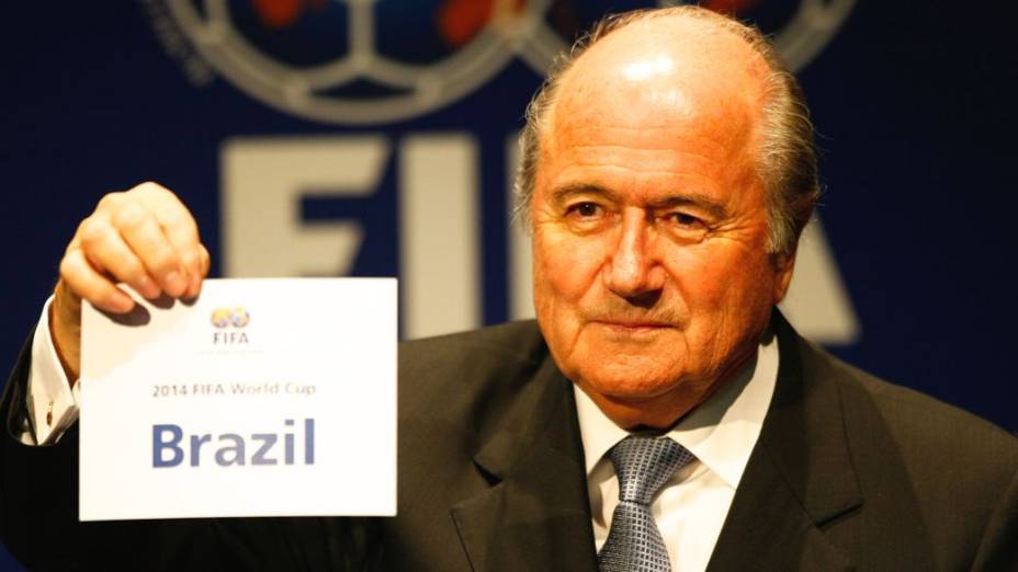 Joseph Blatter faz o anúncio oficial do Brasil como sede da Copa de 2014, na sede da Fifa, na Suíça
