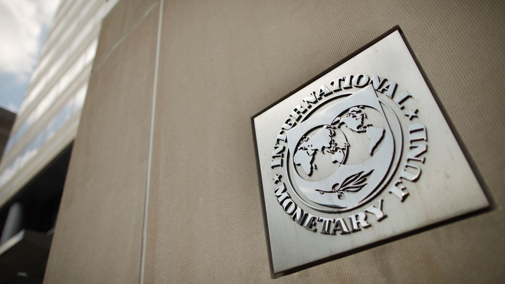 Para 2015, a previsão do FMI é de melhora no superávit primário do setor público, para 2%