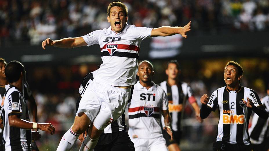 São Paulo vence o Atlético Mineiro por 2 a 0 e se classifica para a próxima fase da Copa Libertadores