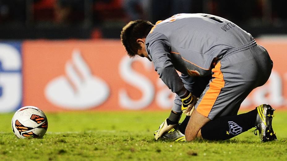 Goleiro Victor, do Atlético-MG contra o São Paulo pela última rodada da fase de grupos da Copa Libertadores 2013