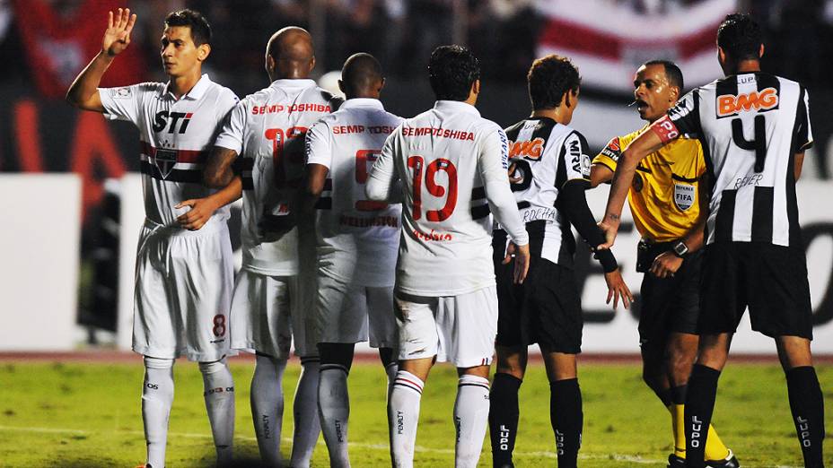 São Paulo vence o Atlético Mineiro por 2 a 0 e se classifica para a próxima fase da Copa Libertadores