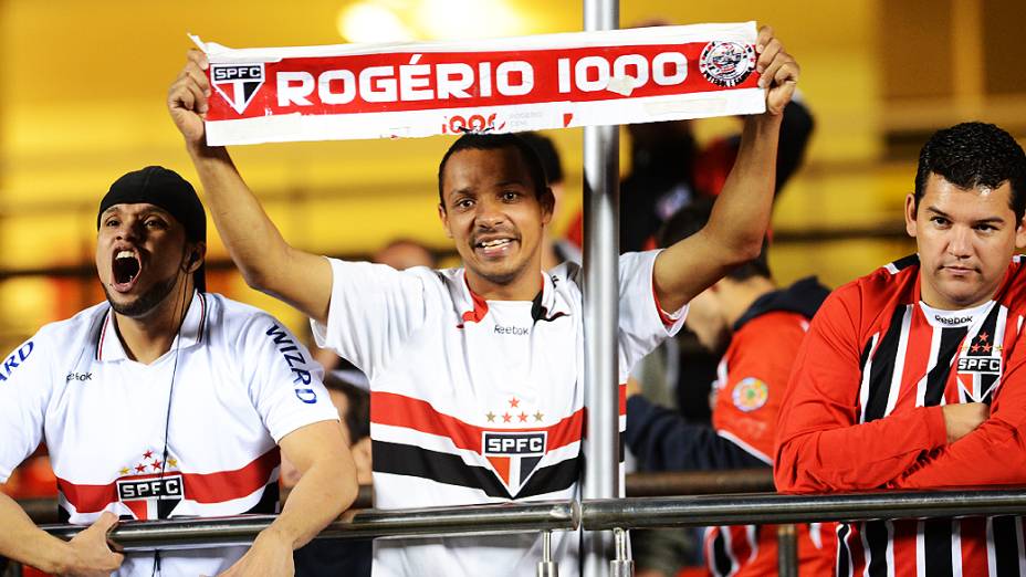 Torcida do São Paulo comemora classificação à próxima fase da Libertadores