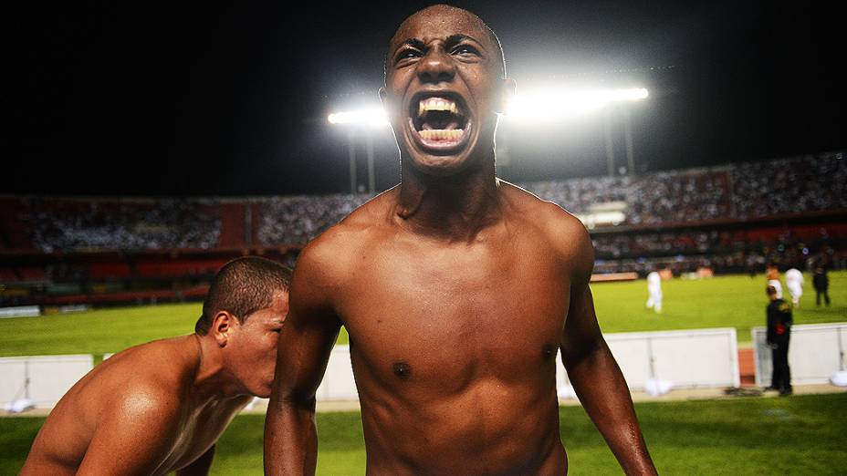 Jogadores comemoram a classificação do São Paulo para próxima fase da Libertadores