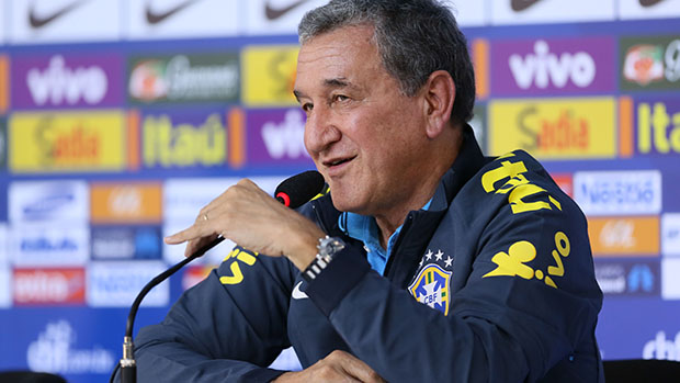 Parreira durante a coletiva na Granja Comary