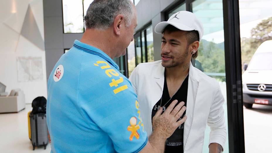 Felipão recebe Neymar na Granja Comary, no Rio de Janeiro