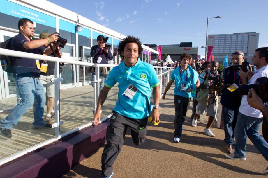 A visita da seleção brasileira de futebol à vila olímpica de Londres, neste domingo