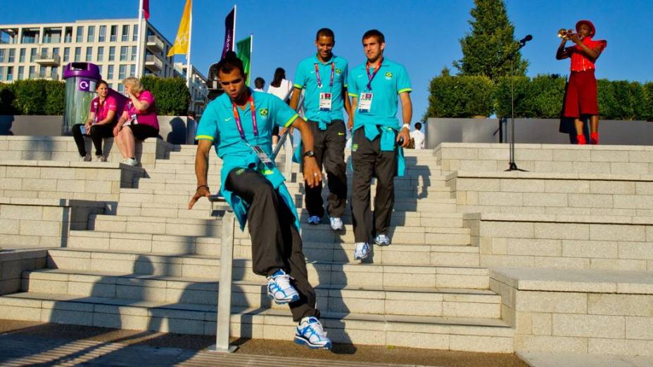 A visita da seleção brasileira de futebol à vila olímpica de Londres, neste domingo