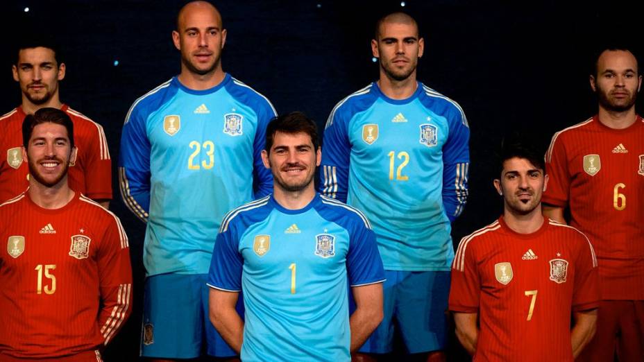 Integrantes da seleção espanhola na apresentação do uniforme da equipe para a Copa de 2014, num evento em Madri