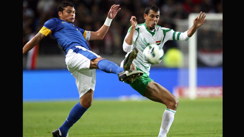 Thiago Silva durante o jogo contra o Iraque