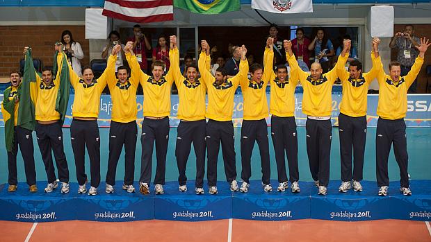 Jogadores do Brasil comemoram a conquista da medalha de ouro na final do Vôlei Masculino nos Jogos Pan Americanos 2011