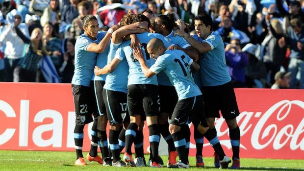 Seleção uruguaia comemora único gol do duelo contra a Venezuela