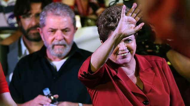 Dilma Rousseff e o ex-presidente Lula, durante comício em Campo Limpo Paulista, São Paulo