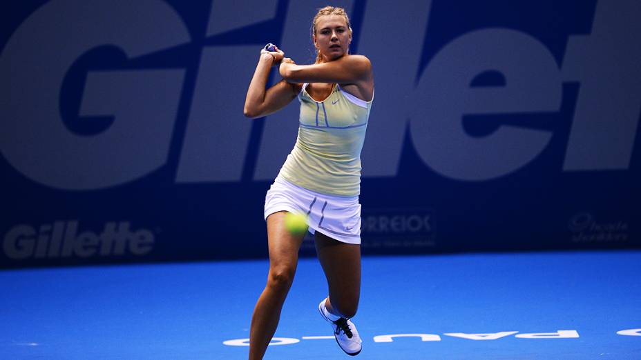 Maria Sharapova venceu Caroline Wozniack nesta sexta (07/11), no Gillette Federer Tour