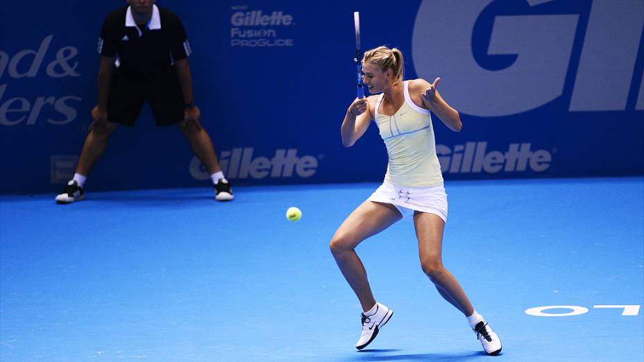Maria Sharapova venceu Caroline Wozniack nesta sexta (07/11), no Gillette Federer Tour