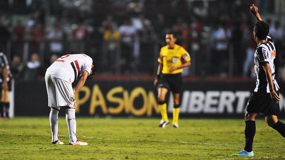 Ganso lamenta derrota para o Atlético-MG por 2 a 1 no Estádio do Morumbi nesta quinta-feira (02)