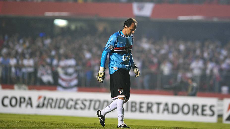 Rogério Ceni durante vitória do Atlético-MG contra o São Paulo por 2 a 1 no Estádio do Morumbi nesta quinta-feira (02)