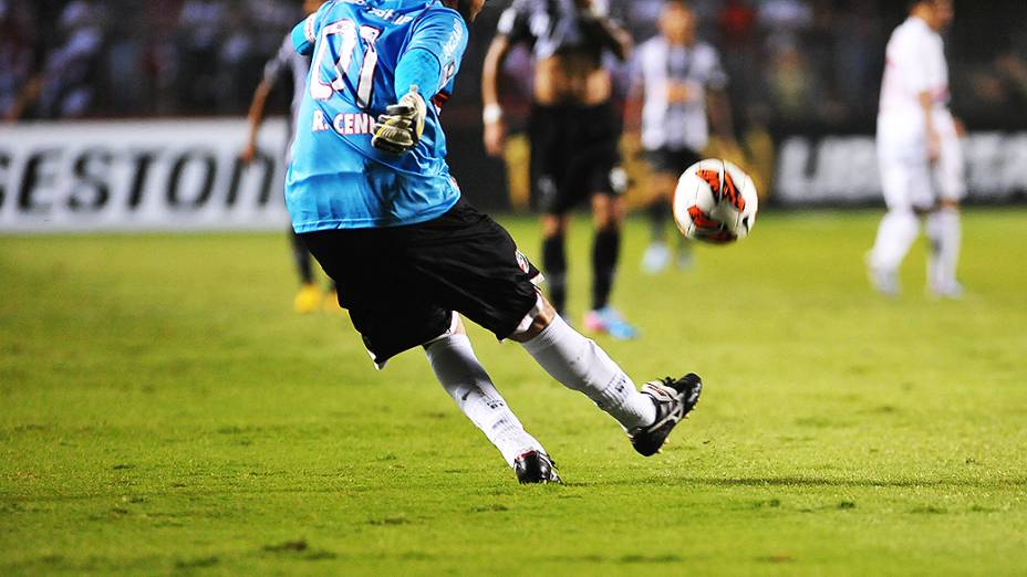 Rogério Ceni durante vitória do Atlético-MG contra o São Paulo por 2 a 1 no Estádio do Morumbi nesta quinta-feira (02)