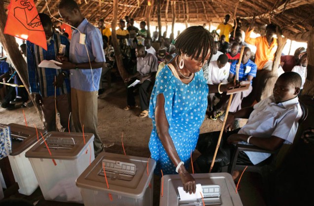 Sudaneses convocados para trabalhar durante as próximas eleições gerais, entre 11 e 13 de abril, participaram de simulação, nesta quarta.