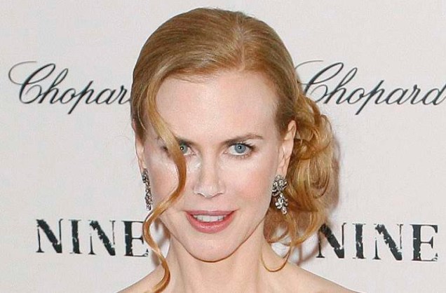 A atriz Nicole Kidman não percebeu que exagerou na maquiagem, na pré-estreia do filme Nine, nesta terça, em Nova York.
