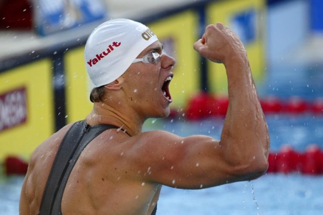 O brasileiro César Cielo celebra vitória nos 100m livres no Mundial de Roma, na Itália, na quinta-feira. O atleta também estabeleceu novo recorde para a prova: 46s91.