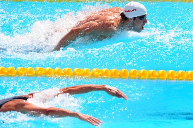 O americano Michael Phelps (topo) e o queniano Jason Dunford disputam os 100m borboleta no Mundial de Roma, na sexta-feira.