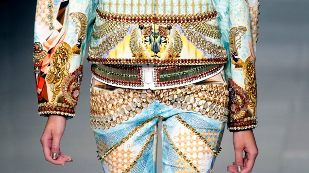 Desfile do estilista Manish Arora na Semana de Moda de Paris