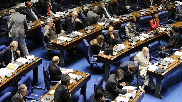 Senadores analisam PLC 41/2010, que regula o acesso a informações sigilosas do governo