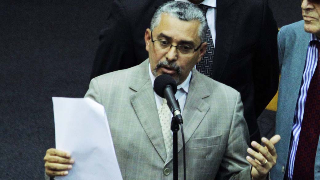O vereador Senival Moura (PT) durante a votação na Câmara Municipal de São Paulo (SP)