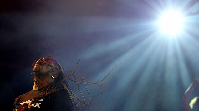 O vocalista Derrick Green durante o show do Sepultura no palco Sunset, no terceiro dia do Rock in Rio, em 25/09/2011