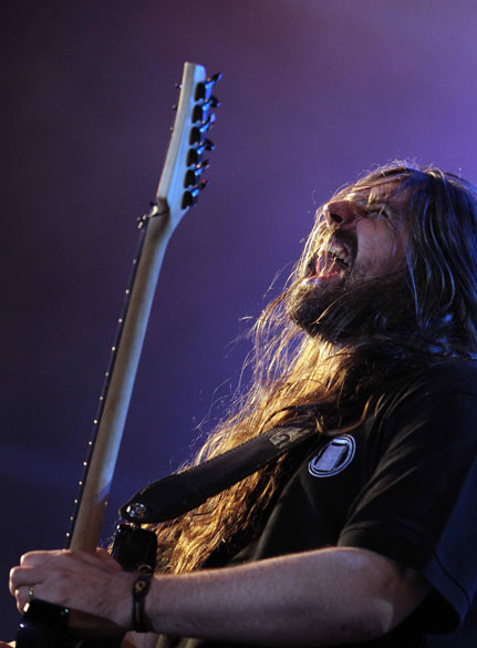 O guitarrista Andreas Kisser durante o show do Sepultura no palco Sunset, no terceiro dia do Rock in Rio, em 25/09/2011