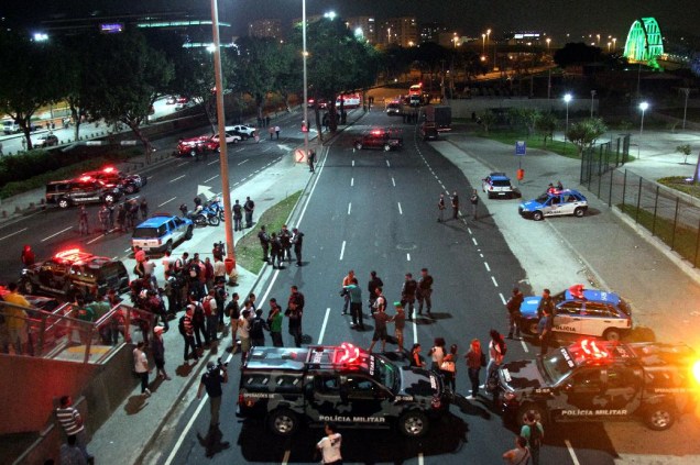 Polícia interditou a Avenida Presidente Vargas, no centro do Rio, durante sequestro de ônibus